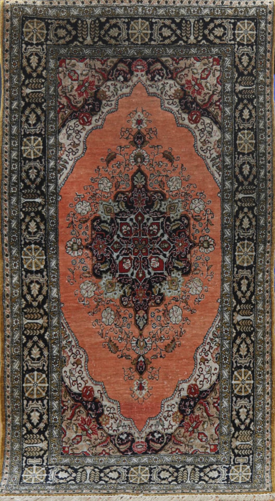 Ghom, Persien, Seide auf Seide, hellbraun mit Zentralmedaillon,148x76 cm