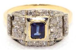 Ring im Art-Deco-Stil, 750er GG/ WG, 3,7 g, Saphir im Baguetteschliff 0,68 ct., Brillanten 0,35 ct.