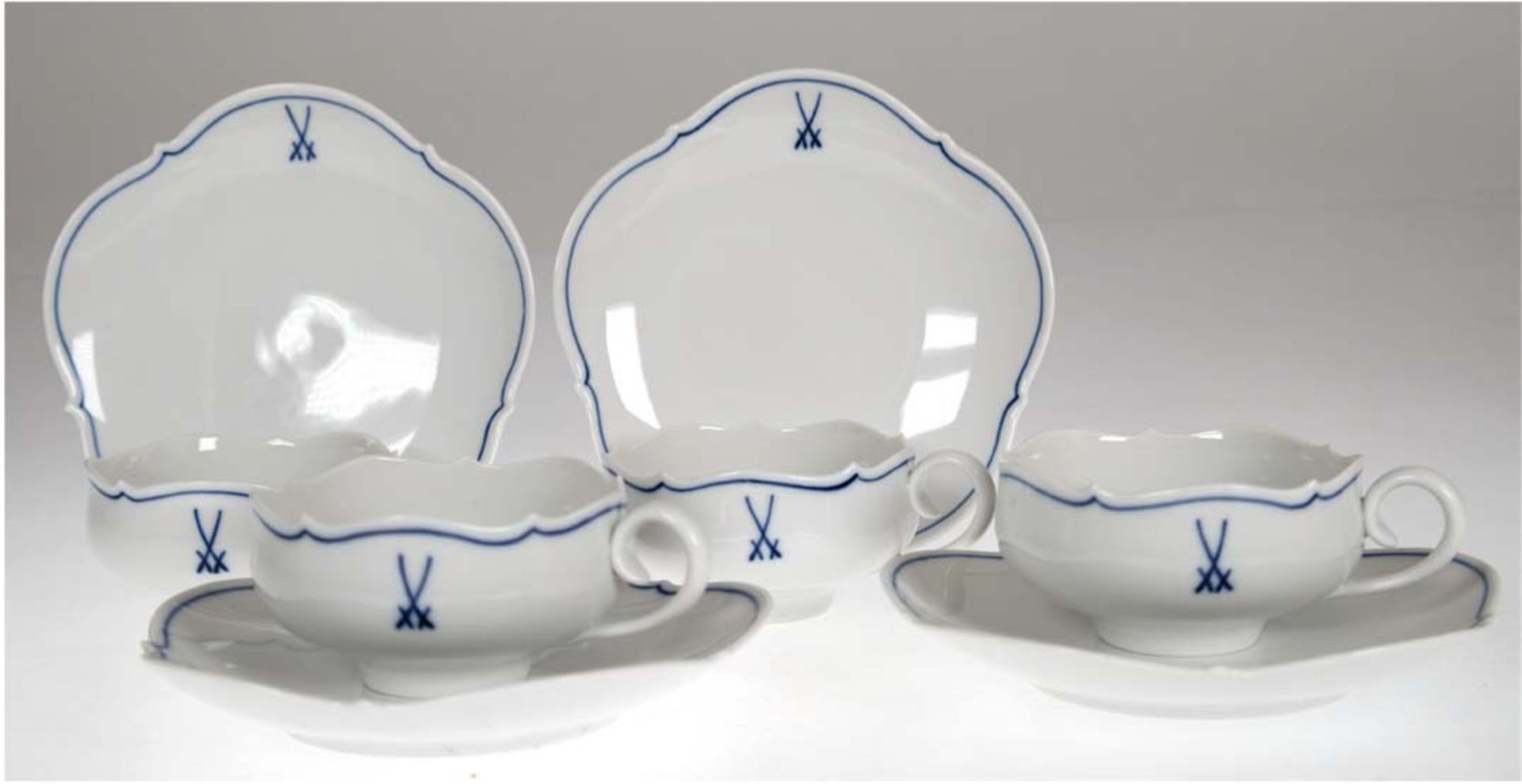 4 Meissen-Teetassen mit UT, Dekor Schwertermarke, Neuer Ausschnitt, 4 Schleifstriche, Tasse H. 5 cm