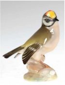 Porzellan-Figur "Vogel", Hutschenreuther, Entwurf Karl Tutter, sign., polychrom bemalt, H. 8 cm