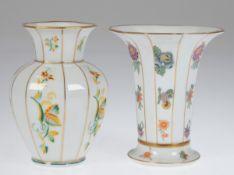 2 Vasen, um 1930, Lettin, Heinrich Baensch, polychromer Floraldekor, Goldränder und -streifendekor,