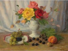 Rhode, Christian (1887-?) "Stilleben mit Rosenstrauß in Vase und Trauben auf dem Tisch", Öl/ Lw., s