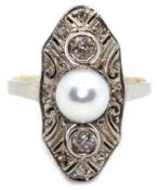 Art-Deco-Ring, um ca. 1920, GG 585 und Platin, Perle ca. 7 mm, 2 Brillanten zus. ca. 0,30 und 8 Dia