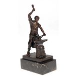 Schmidt-Felling, Julius (ca. 1835-1920) "Schmied am Amboss stehend", Bronze, braun patiniert, signi