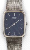Herren-Armbanduhr "Seiko", Quarzwerk, Edelstahl, dunkelblaues Ziffernblatt mit silberfarbenen Stabi