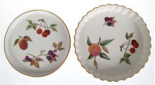 2 Schalen, Royal Worcester, mit Obstdekor und Goldrand, runde , flache Form, H. 2 cm, Dm 18 cm und 