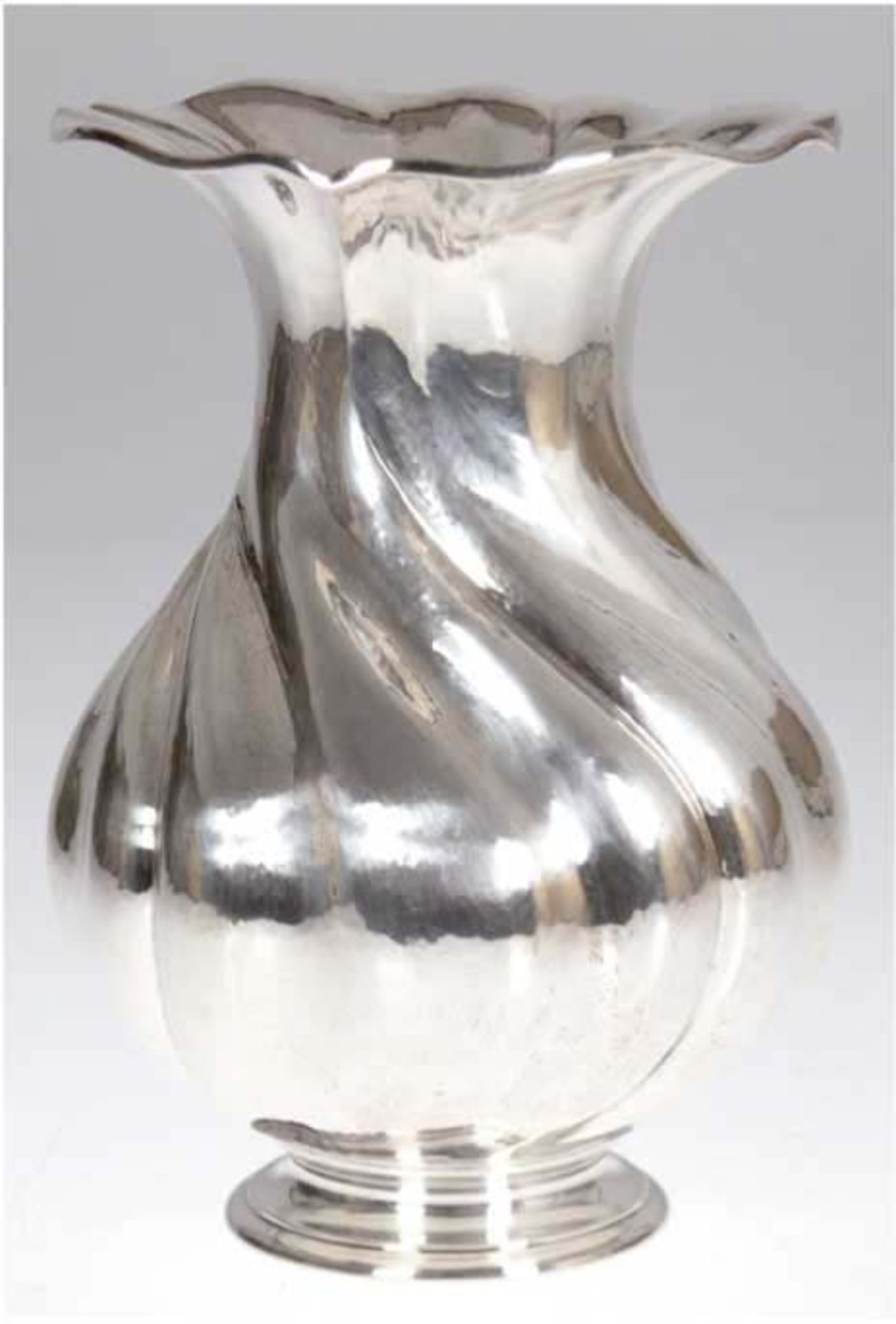 Vase, Gebr. Deyhle, 830er Silber, 635 g, geschweift gerippt, H. 22 cm