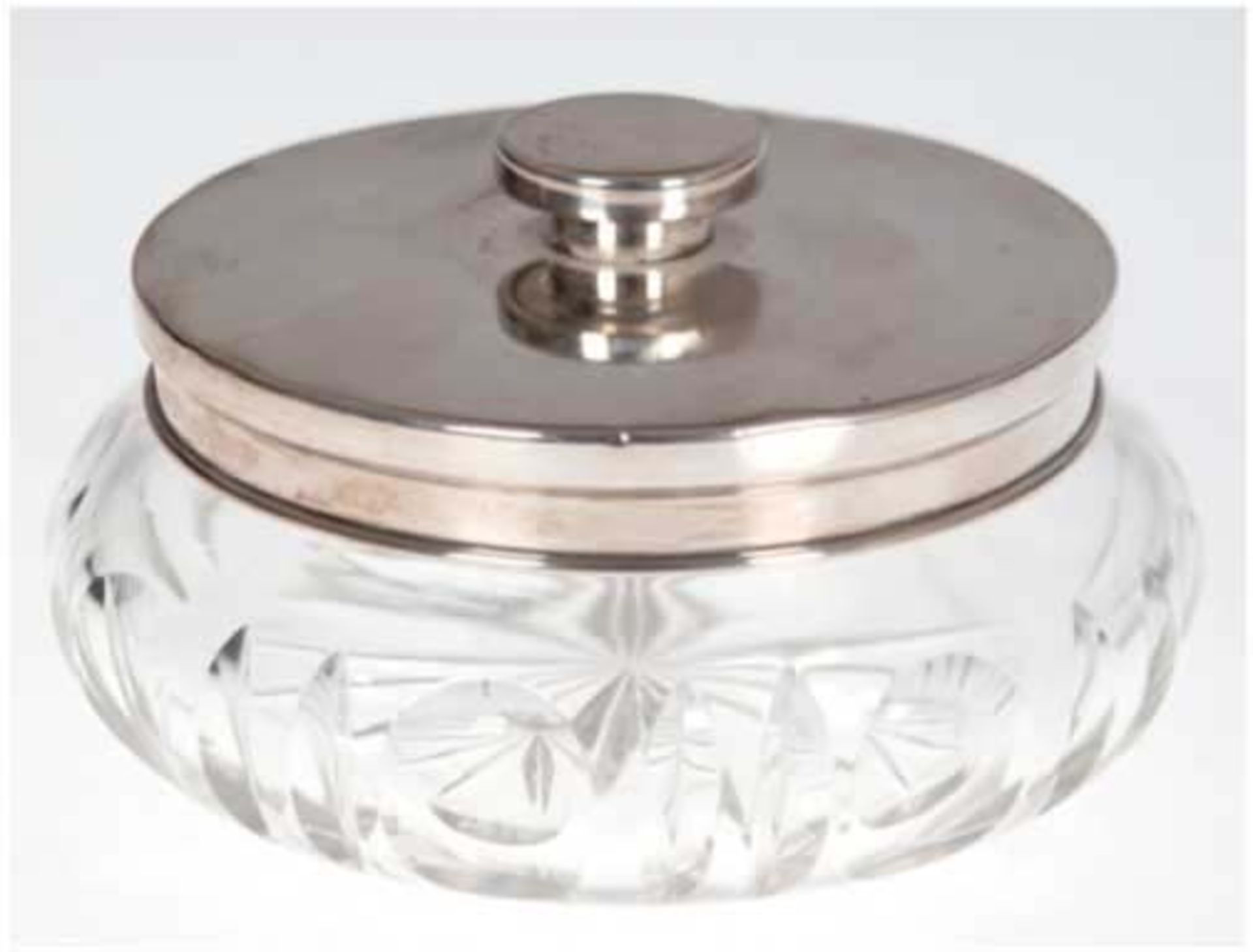 Deckeldose, Kristall mit 830er Silber-Rand und -Deckel, leicht gedellt, H. 6 cm, Dm. 10,5 cm