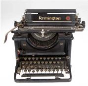 Schreibmaschine "Remington Rand", um 1950, schwarzlackiertes Metallgehäuse, rückseitig bez. Made in