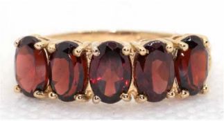 Ring, GG 10 kt. / 416er, 5 oval facettierte Granate, RG 54, Innendurchmesser 17,2 mm