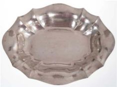 Schale, 800er Silber, punziert, 297 g, ovale geschweifte Form mit Hammerschlagdekor, 4x29x22 cm