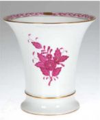 Herend-Vase, Apponyi rot, Goldpunkte und -ränder, Trompetenform, H. 14 cm