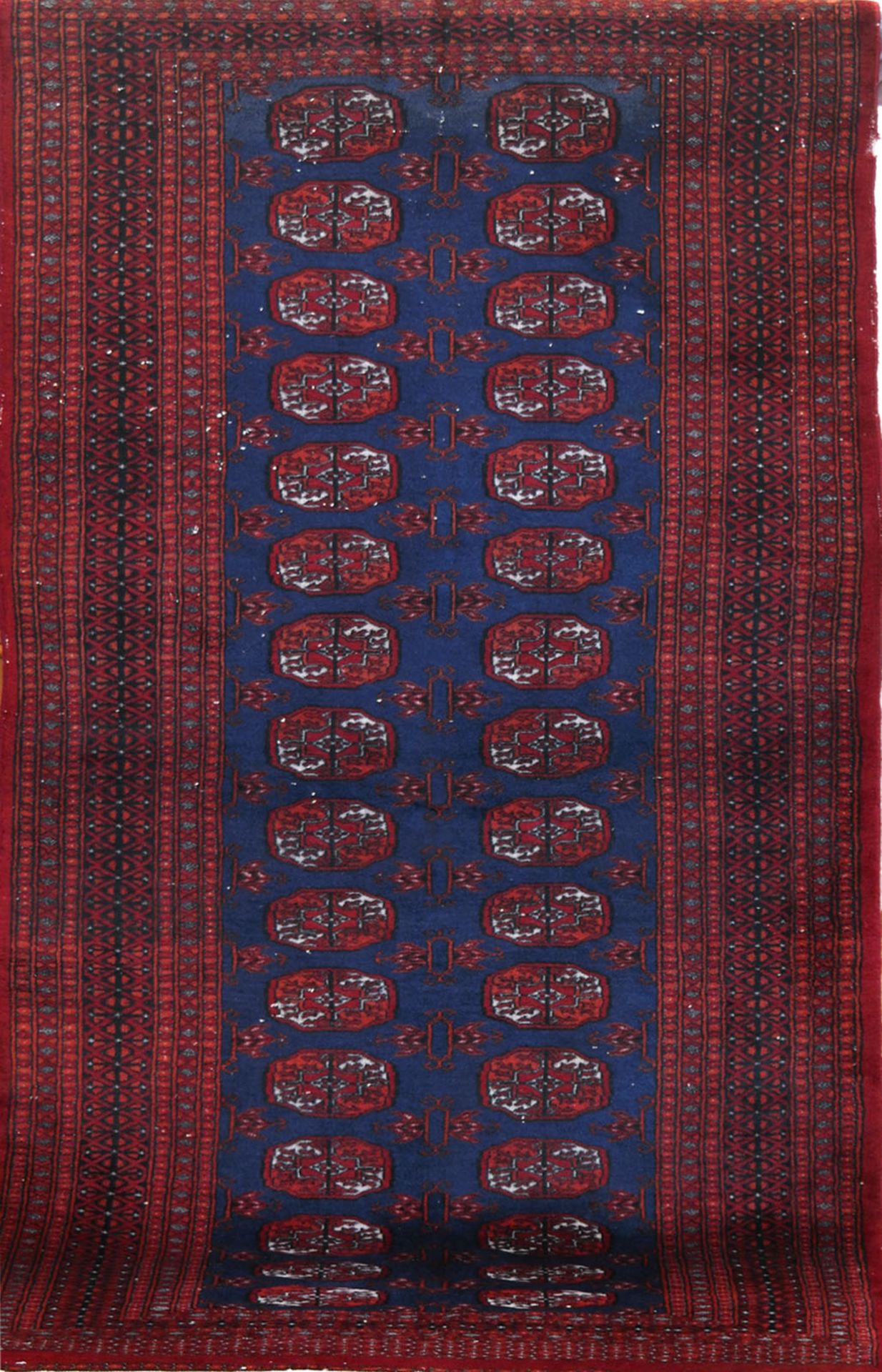 Buchara, rot/blaugrundig mit ornamentalem Muster, Kanten beschädigt, belaufen, 187x100 cm