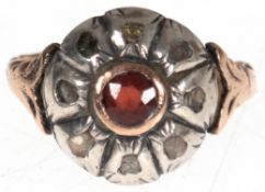 Ring, 14 kt GG und Silber, besetzt mit zentralem Rubin und 8 kleinen Diamanten, RG 56, Gebrauchspur