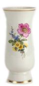 Meissen-Vase, Bunte Blume 3 und Goldrand, 2. Wahl, H. 17,5 cm