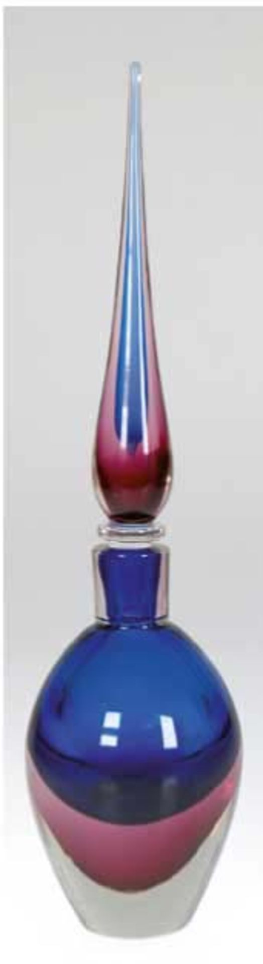 Murano-Karaffe, 50er Jahre, farbloses Glas mit roten und blauen Einschmelzungen, Stöpsel innen besc