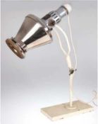 Sollux-Lampe, Original Hanau, mit gußeisernem Fuß in cremeweiß , Aluminium Strahler mit Bakelit Kip