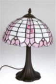 Tischlampe im Tiffany-Stil, 1-flammig, Favrileglas, H. 43,5 cm