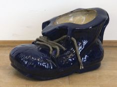 Pflanzschale "Alter Schuh", Keramik, blau glasiert, 32x61xx32 cm