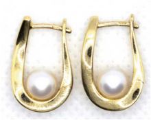 Perl-Ohrringe, 585er GG, 5,5 g, Harfenform mit eingelegter Perle, 1,8x1,2 cm