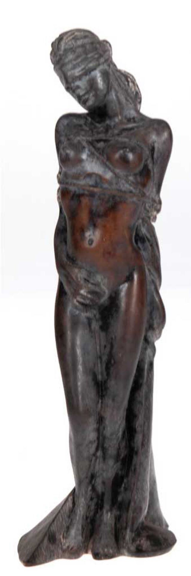 Holz-Figur "Junge Frau mit Augenbinde und Fesseln", geschnitzt, signiert "A. Vachaudez", H. 25 cm