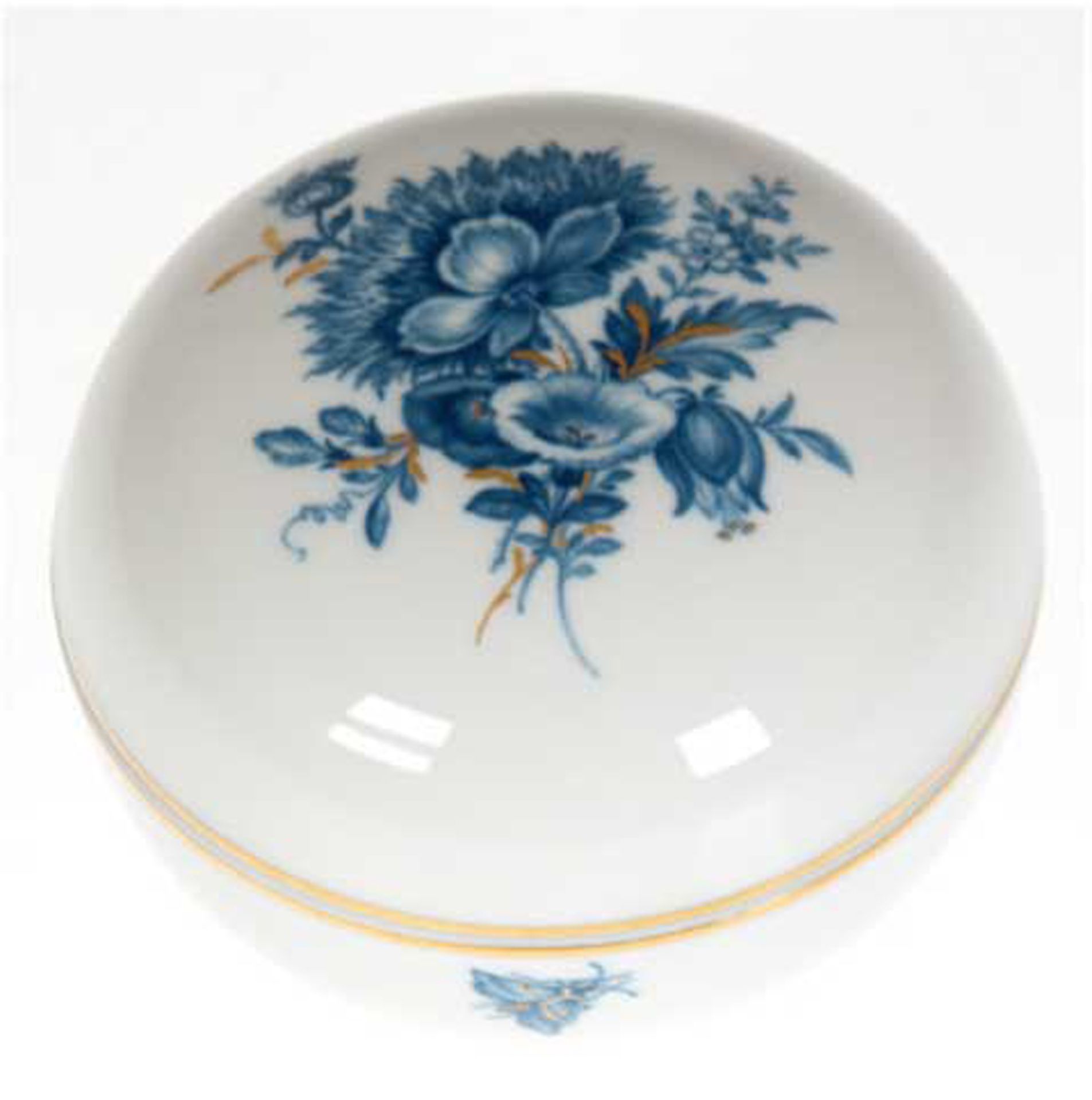 Meissen-Deckeldose, Blaue Blume mit Goldgräsern, Aquatinta, Goldrand, 2. Wahl, H. 6,5 cm, Dm. 9 cm