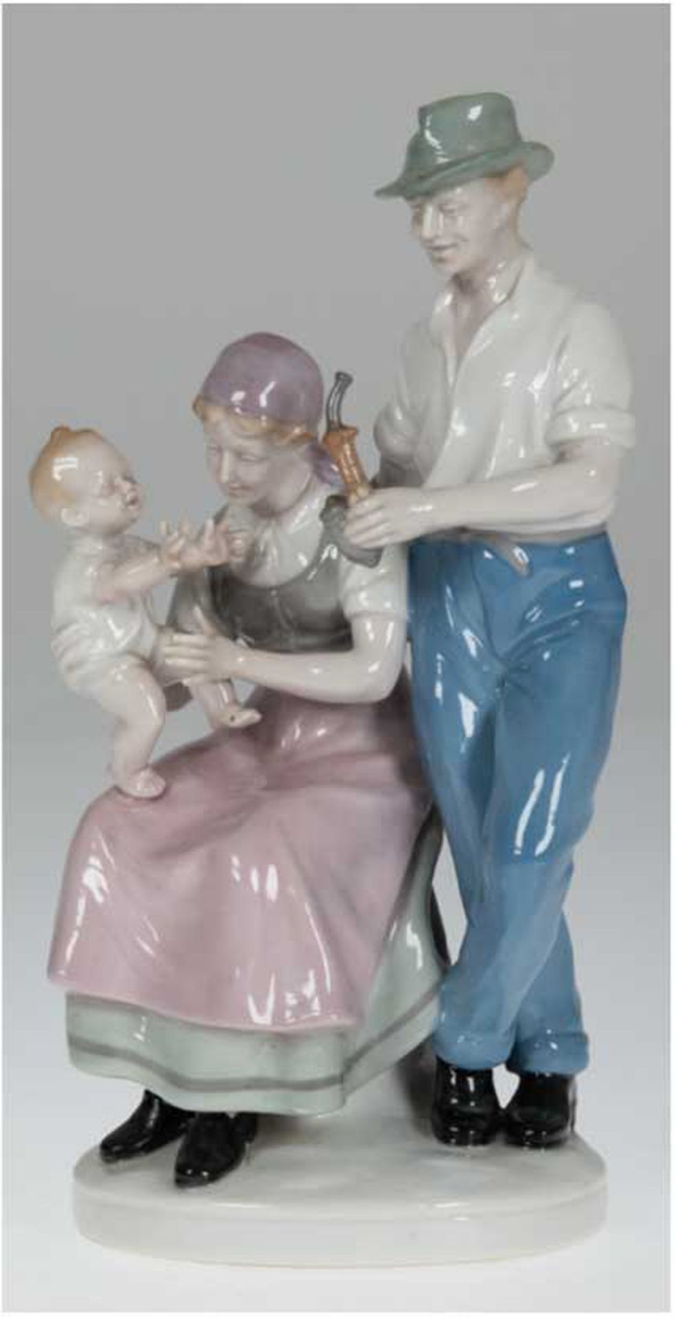 Porzellanfigur "Familienidylle", Gräfenthal, Thüringen, polychrom bemalt, H. 25 cm
