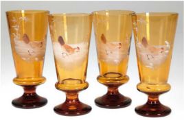 4 Saftgläser, um 1900, bernsteinfarbenes Glas mit  Emailmalerei "Hühner", Goldränder berieben, rund