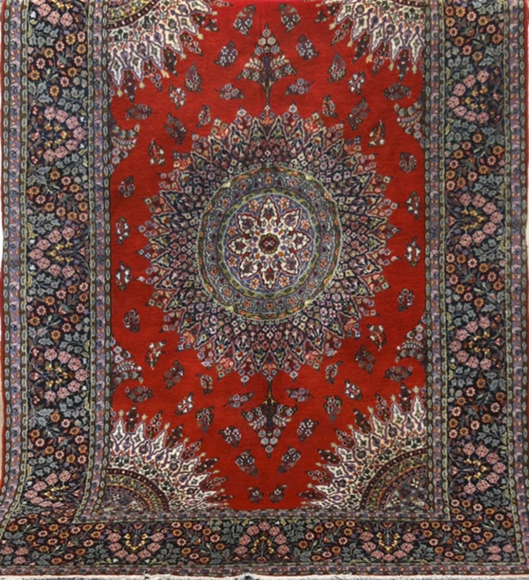 Kirman, rotgrundig mit Floralmuster und Zentralmedaillon, 190x122 cm