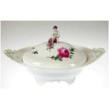 Meissen-Terrine, 19. Jh., Rote Rose, oval, als Deckelknauf plastischer Putto mit Füllhorn (min. bes