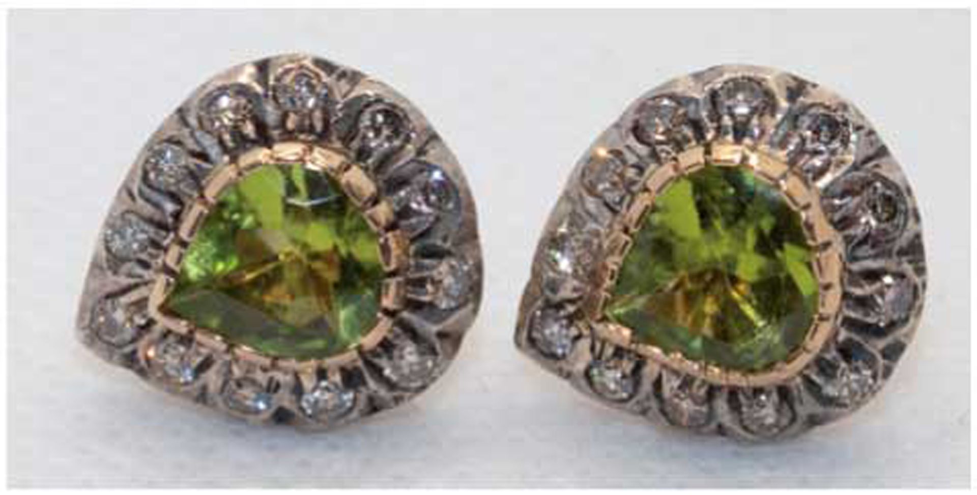 Ohrstecker, 750er Gold, 4,4 g, Brillanten 0,50 ct., Peridots 2,0 ct., im Tropfenschliff, Maße ca. 1