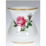 Kleine Meissen-Vase, Rote Rose, Goldränder, 2 Schleifstriche, H. 6,5 cm