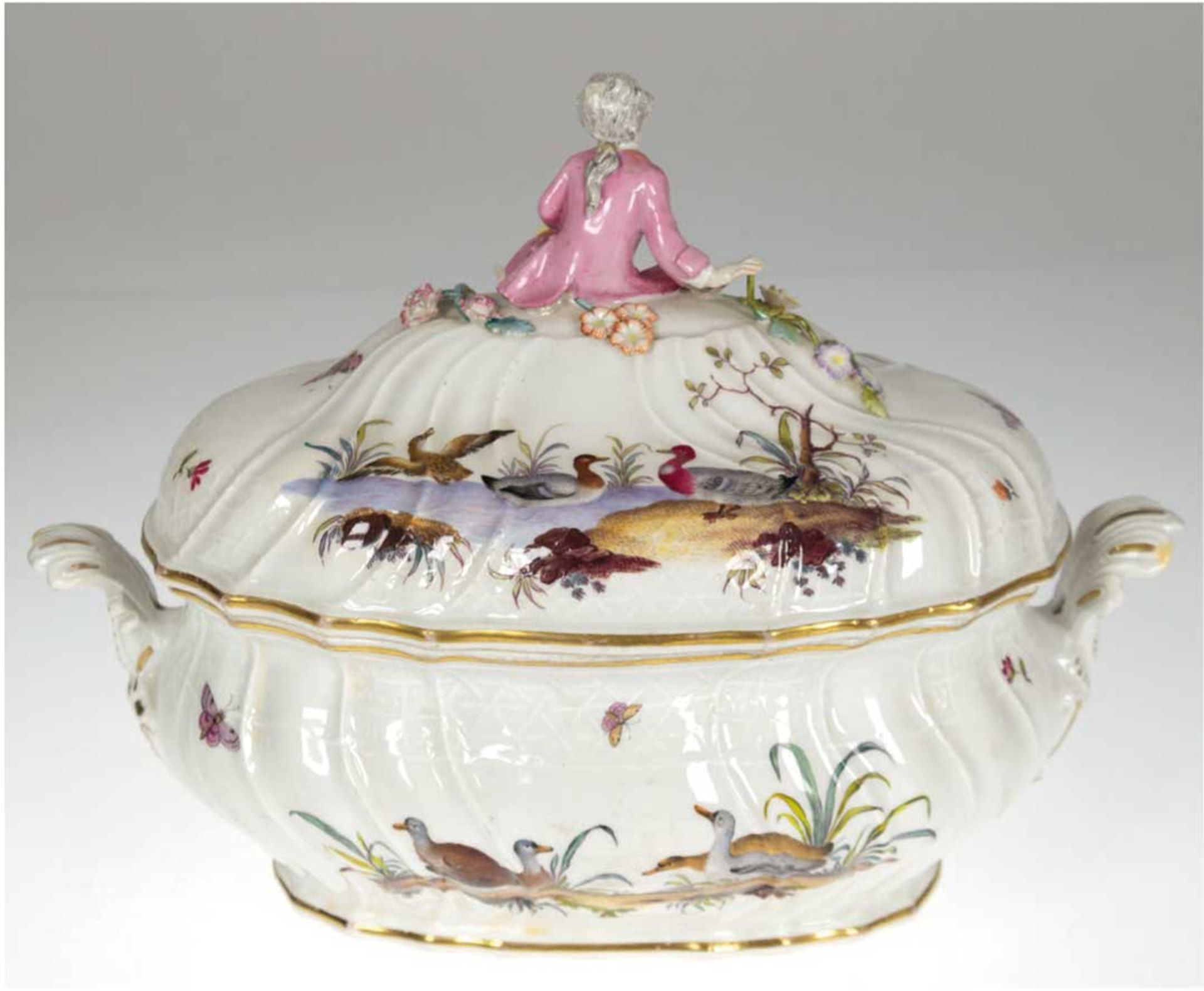 Meissen-Terrine, 2. H. 18. Jh., Form Neubrandenstein, polychrome Malerei von Wasservögeln in Landsc - Bild 2 aus 2