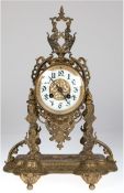 Kaminuhr, um 1900, Uhrwerk Japy Freres France, Emailziffenblatt mit Goldverziehrung und römischen Z
