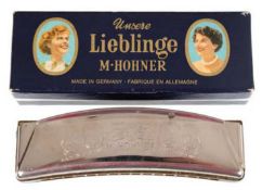 M. Hohner-Mundharmonika "Unsere Lieblinge", im Original- Etui, Gebrauchspuren, L. 13,5 cm