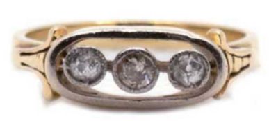 Jugendstil-Diamant-Ring, 585er GG, besetzt mit 3 in Reihe gesetzten Diamanten in Zargenfassung, RG 