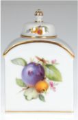 Meissen-Teedose, Frucht- und Blumenmalerei, Goldränder, Quaderform mit gerundeten Schultern, Pinien