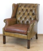 Vintage-Ohrenbackensessel, Chesterfield, braunes Leder, aufgelegtes Sitzpolster, Lederbezug rissig,