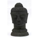 Gartenfigur "Buddhakopf, um 1980, Basalt-Steinguß, auf rundem Sockel, Sockelhöhe 9 cm, Gesamthöhe 4