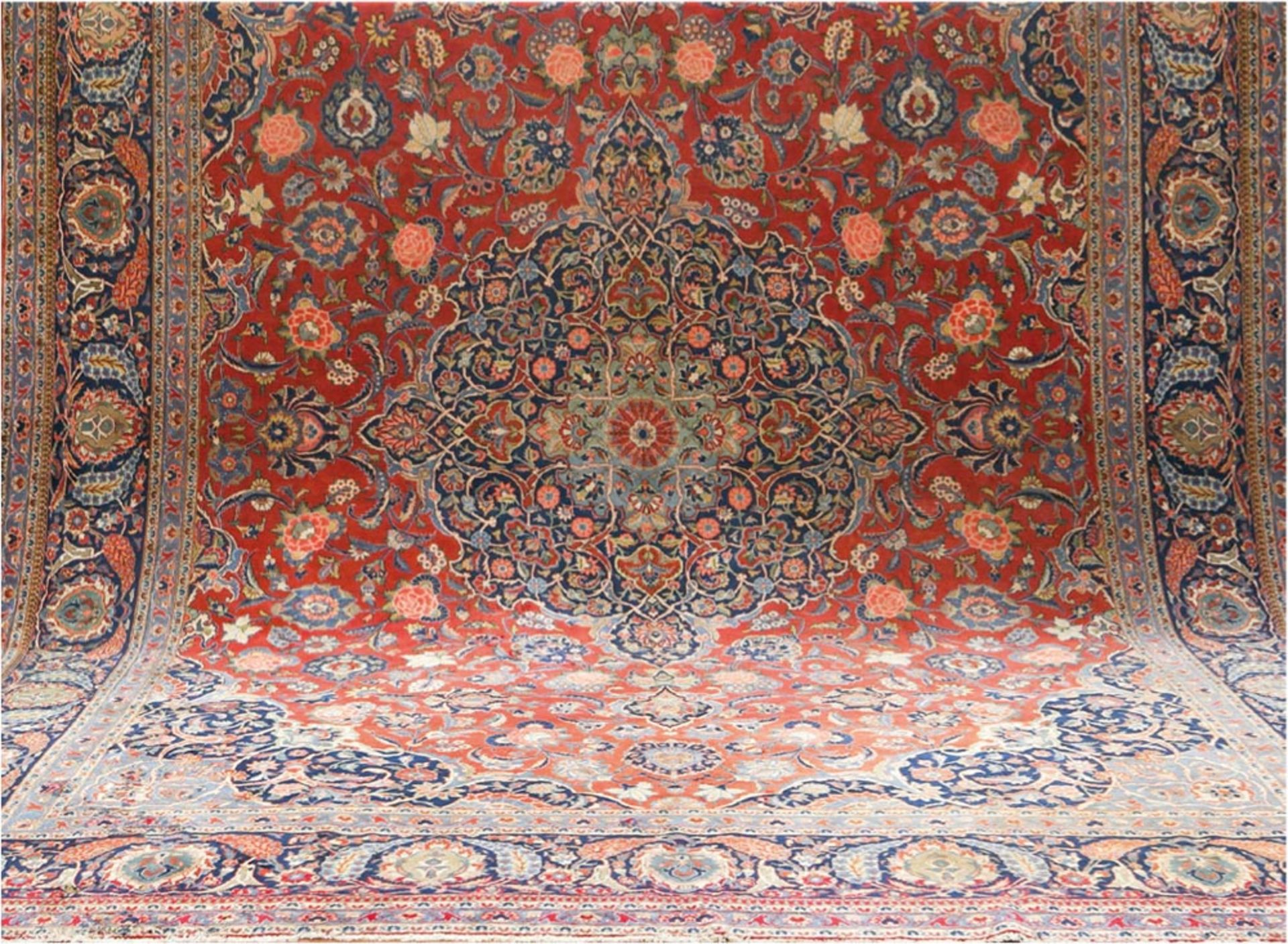 Teppich, Keshan, um 1900, rotgrundig mit Zentral-Medaillion u. Floralmotiv, Kanten stellenweise lei
