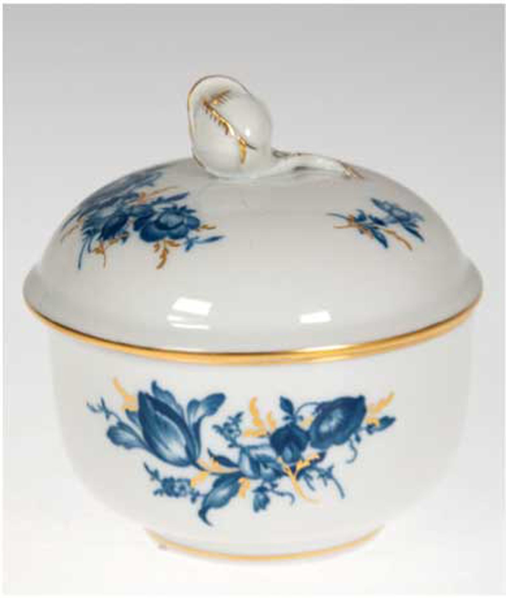 Meissen-Zuckerdose, Blaue Blume mit Goldgräsern, Aquatinta, Goldrand, 1. Wahl, H. 9 cm, Dm. 9 cm