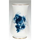 Meissen-Vase, blaue Blumenmalerei, Goldrand, 1. Wahl, H. 11 cm