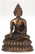 Buddha-Figur "Buddha mit Erdberührungsgeste auf doppeltem Lotosthron", Bronze, H. 15 cm