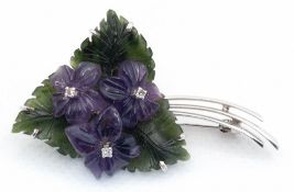 Veilchenbrosche, 585er WG, 3 Amethyst-Blüten besetzt mit je 1 Brillanten, 5x3,2 cm