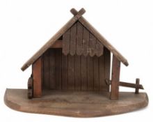 Vogelhaus auf ovaler Platte, Holz, handgefertigt, Gebrauchspuren, H. 30 cm, L. 42 cm