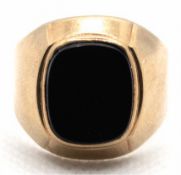 Ring, 333er GG mit Onyxplatte, ges. 5,7 g, RG 69