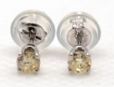 Brillant- Ohrstecker, 14 kt. / 585er WG, 2 Brillanten zus. 0,20 ct., Aufstecker aus transparenten S