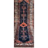 Teppich, rot-/blaugrundig, mit durchgehendem Muster, 2 Kanten leicht belaufen, guter Zustand, Reini