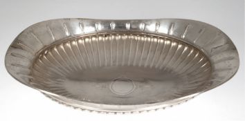 Gebäckschale, um 1900, Koch & Bergfeld, 800er Silber, punziert, 580 g, ovale Form mit godronierter 