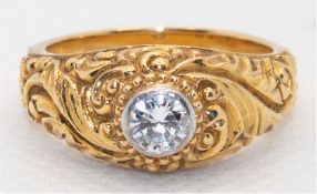 Brillant-Ring, 750er GG, 10,77 g, besetzt mit Solitär von 0,5 ct, vsi, floral reliefierte Schiene, 